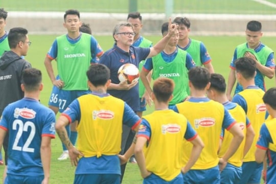 HLV Philippe Troussier làm điều chưa từng có ở đội tuyển Việt Nam